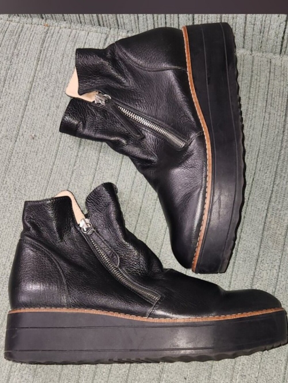 Django & Juliette Nene Platforms